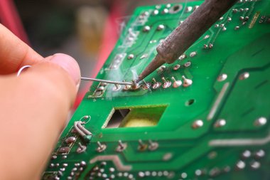 Elektronik cihazların, kalay lehimleme parçalarının onarımı