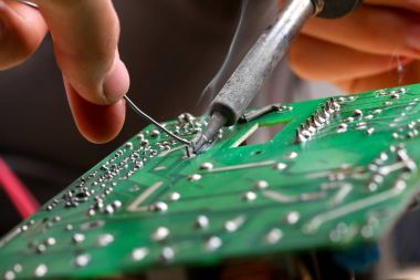 Elektronik cihazların, kalay lehimleme parçalarının onarımı