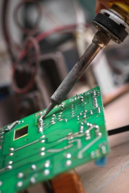 Elektronik cihazların, kalay lehimleme parçalarının onarımı
