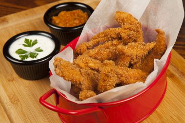 Soslu tavuk parmağı.