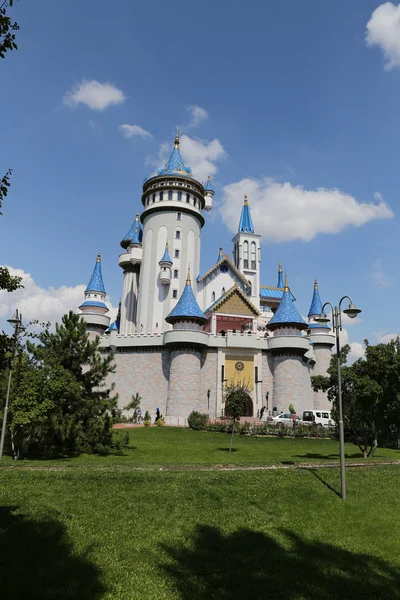 Fairy tale castle in Sazova Science, Art and Cultural Park in Es — Stock Photo, Image