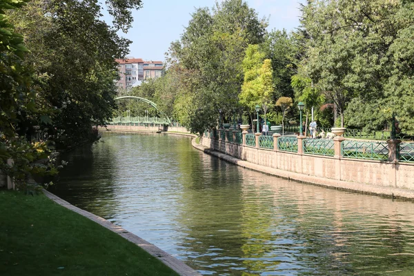 Porsuk rzeki w mieście Eskişehir — Zdjęcie stockowe