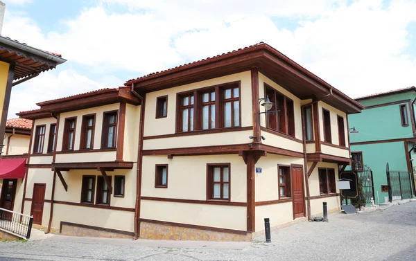 Stará budova ve městě Eskisehir — Stock fotografie