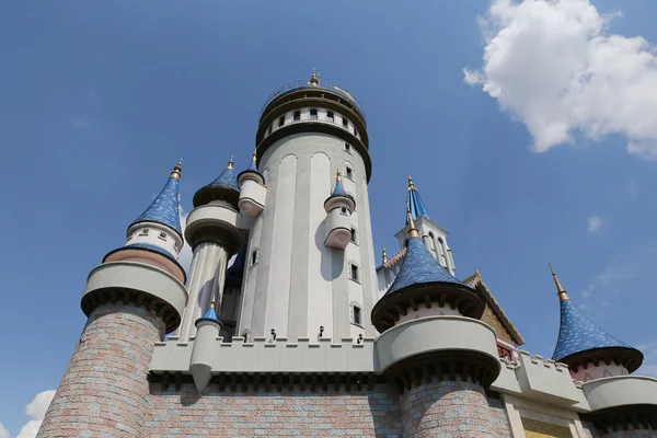 Château de conte de fées à Sazova Science, Art et Parc Culturel à Es — Photo