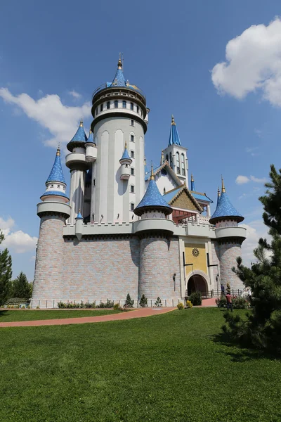 Fairy tale castle in Sazova Science, Art and Cultural Park in Es — Stock Photo, Image