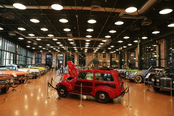 Coches clásicos en exposición — Foto de Stock