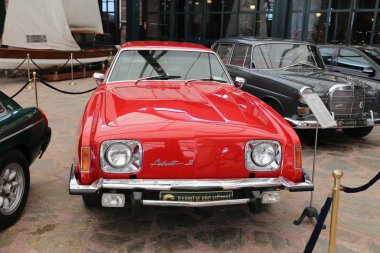 1976 Studebaker Avanti II