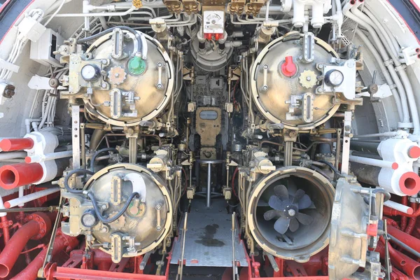 Secção da sala de torpedos do submarino — Fotografia de Stock