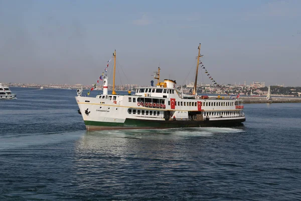 Ferry in Istanbul — Stock Photo, Image