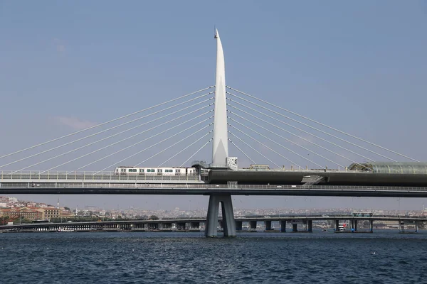 Puente del Metro de Cuerno de Oro en Estambul — Foto de Stock