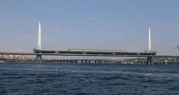 Golden Horn μετρό γέφυρα στην Κωνσταντινούπολη — Φωτογραφία Αρχείου