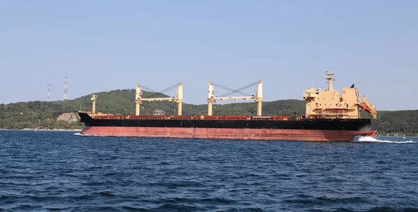 Navio de carga no mar — Fotografia de Stock