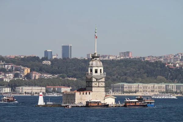 Torre das Donzelas no Estreito do Bósforo, Istambul — Fotografia de Stock