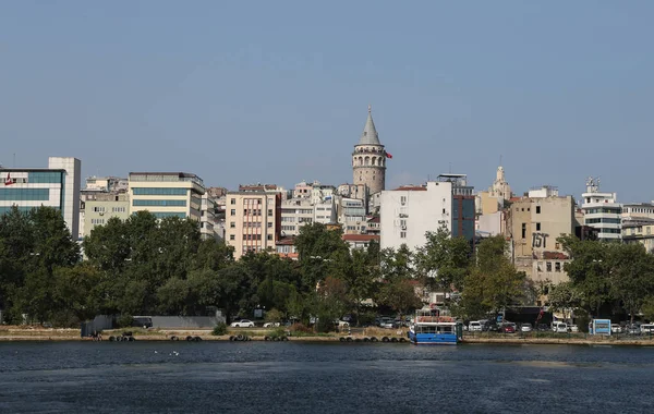 Torre Karakoy e Galata na cidade de Istambul — Fotografia de Stock