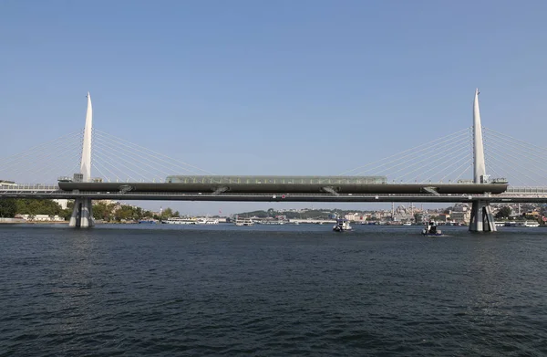 Golden Horn μετρό γέφυρα στην πόλη Κωνσταντινούπολη — Φωτογραφία Αρχείου