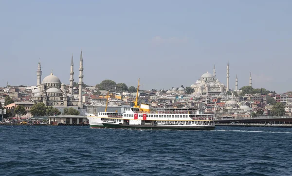 Distrito de Eminonu e Fatih na cidade de Istambul — Fotografia de Stock