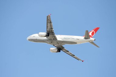 uçak çıkartıyor