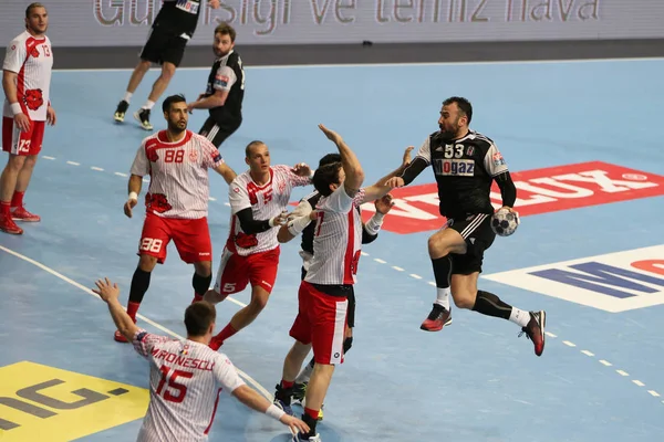 Besiktas Mogaz Ht och Dinamo Bucuresti handbolls Match — Stockfoto