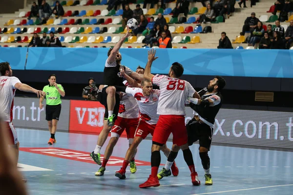 Handballspiel zwischen Besiktas Mogaz und Dinamo Bukarest — Stockfoto