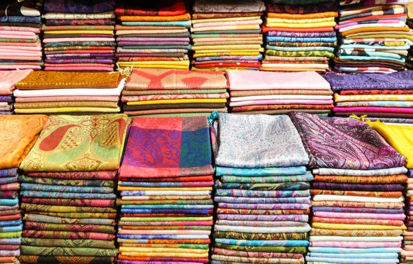 Bufandas turcas coloridas —  Fotos de Stock