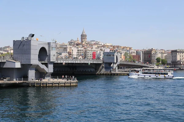 Ponte Galata e Torre de Galat na cidade de Istambul — Fotografia de Stock