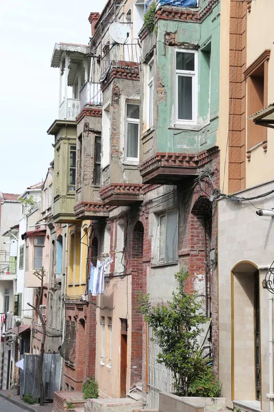 Old Buildings in Balat District, Istanbul — Stock Photo, Image