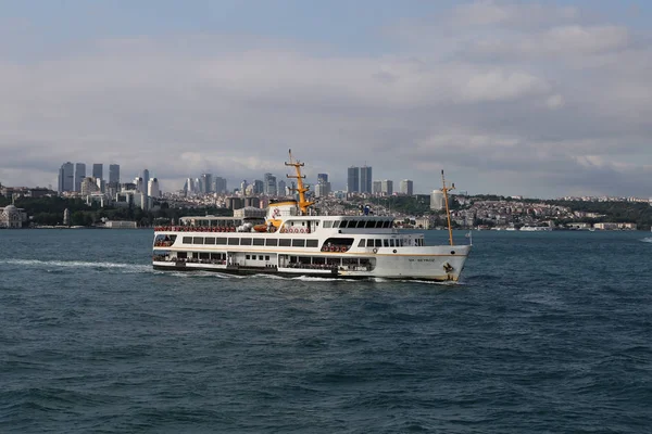 Ferry in Bosphorus Strait, Istanbul — Stock Photo, Image