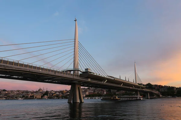 Χρυσή γέφυρα του μετρό κέρατο στην Κωνσταντινούπολη, Τουρκία — Φωτογραφία Αρχείου