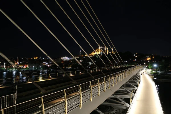 Puente del Metro de Cuerno de Oro en Estambul, Turquía — Foto de Stock
