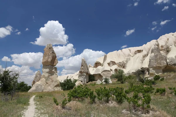 Formacje skalne w dolinie miecze, Cappadocia — Zdjęcie stockowe