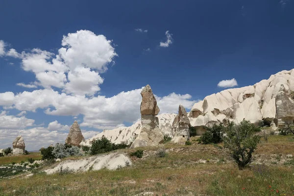 Kaya oluşumları kılıçlar Vadisi, Cappadocia — Stok fotoğraf