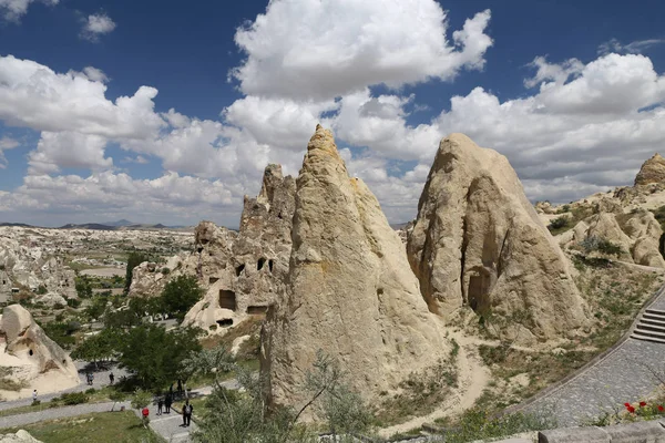 Kapadokya 'daki kaya oluşumları, hindi — Stok fotoğraf