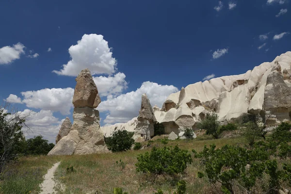 Rotsformaties in de vallei van de zwaarden, Cappadocië — Stockfoto