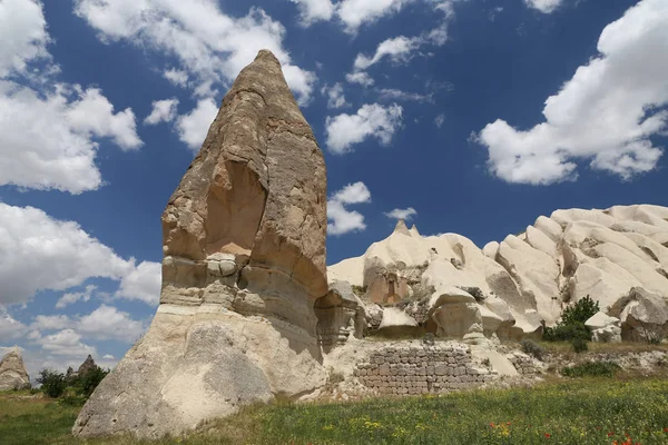 Formacje skalne w dolinie miecze, Cappadocia — Zdjęcie stockowe