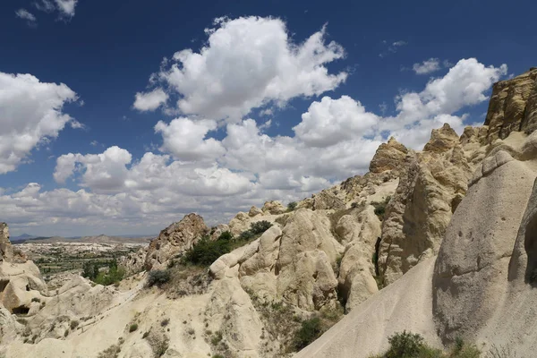 Skalní útvary v kappadokii, krůty — Stock fotografie