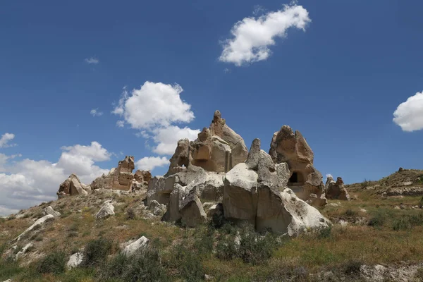 Kapadokya 'daki kaya oluşumları, hindi — Stok fotoğraf