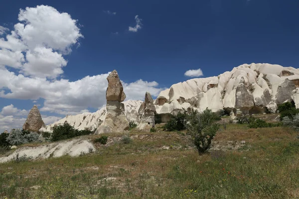 Kaya oluşumları kılıçlar Vadisi, Cappadocia — Stok fotoğraf