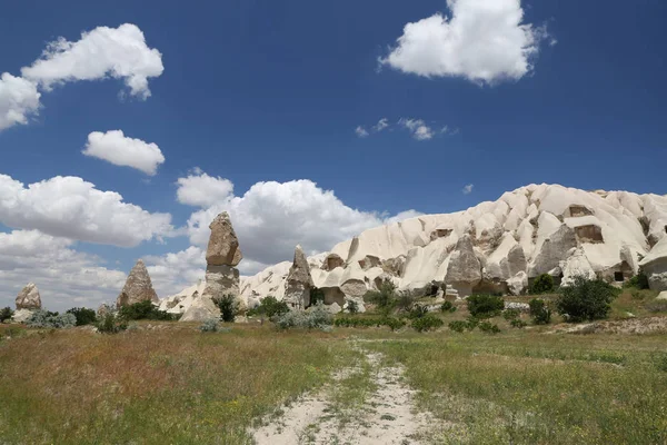 Kaya oluşumları kılıçlar Vadisi, Cappadocia — Stok fotoğraf