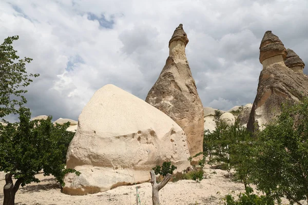 Formacje skalne w Pasabag dolinie mnichów, Cappadocia — Zdjęcie stockowe