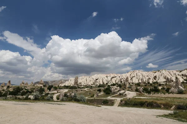 Formacje skalne w dolinie miecze, Cappadocia — Zdjęcie stockowe