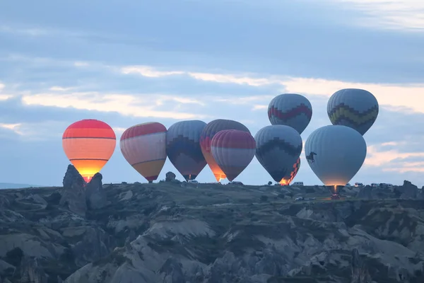Horkovzdušné balóny v údolí Kappadokie — Stock fotografie