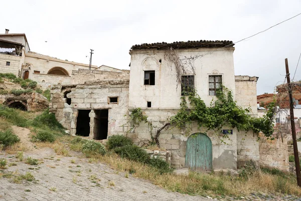 Casas antigas na cidade de Avanos, Turquia — Fotografia de Stock