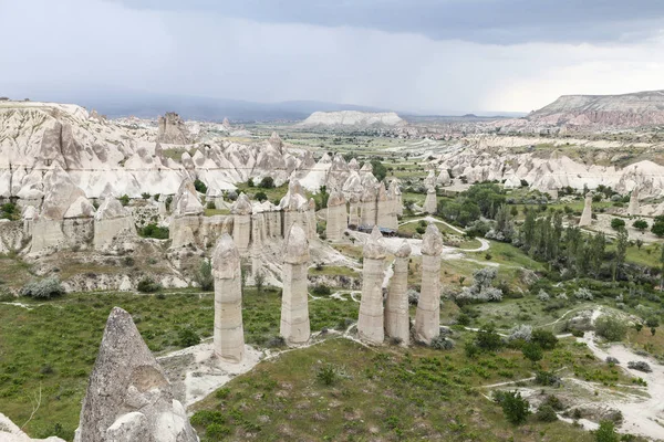 Formacje skalne w dolinie miłości, Cappadocia — Zdjęcie stockowe