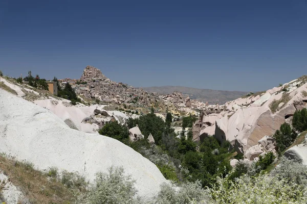 Uchisar et la vallée des Pigeons en Cappadoce, Turquie — Photo