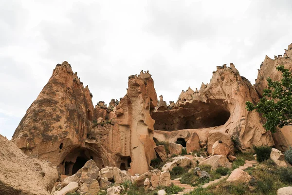 Sziklaalakzatok Zelve völgyben, Cappadocia — Stock Fotó