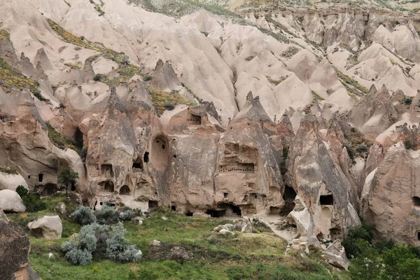 Скельні утворення в долині Zelve, Каппадокії — стокове фото