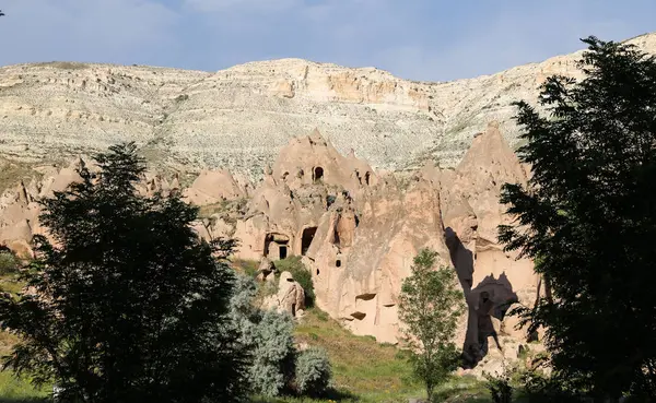 Sziklaalakzatok Zelve völgyben, Cappadocia — Stock Fotó