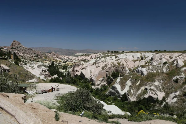 Uchisar e Vale dos Pombos na Capadócia, Turquia — Fotografia de Stock