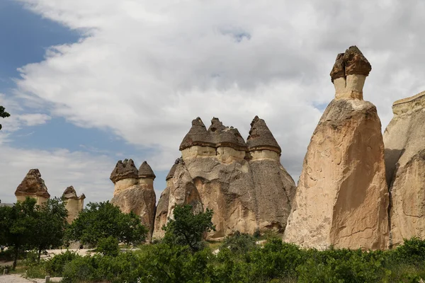 Kivimuodostumat Pasabag munkit Valley, Cappadocia — kuvapankkivalokuva