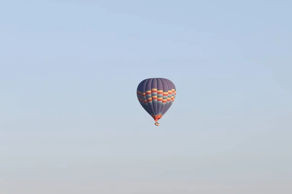 Ζεστό αέρα μπαλόνι πόλη Goreme πάνω — Φωτογραφία Αρχείου